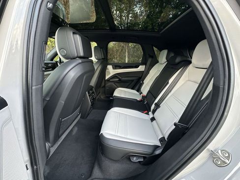 New 2026 Porsche Cayenne image 27