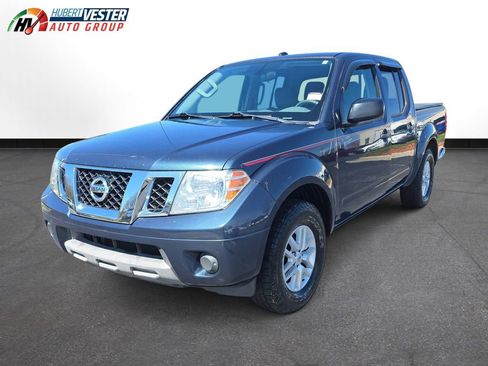 Used 2017 Nissan Frontier SV image 2