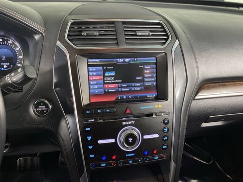Used 2016 Ford Explorer Platinum image 30