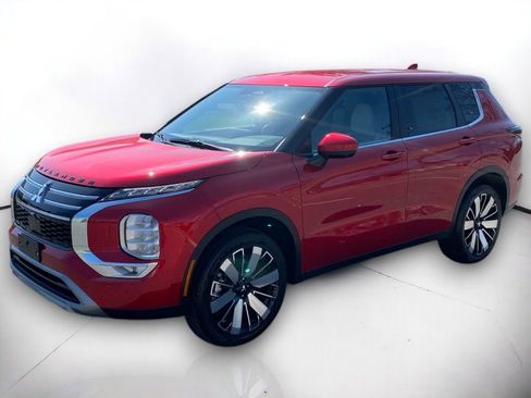 New 2025 Mitsubishi Outlander SE image 2