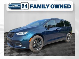 Used 2025 Chrysler Pacifica Limited FWD 360° Tour