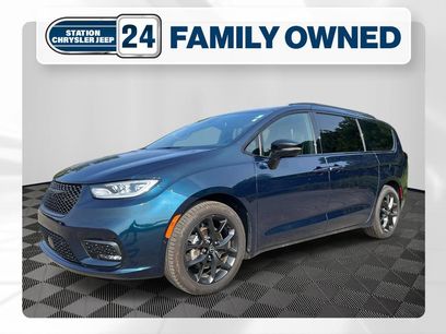 Used 2025 Chrysler Pacifica Limited