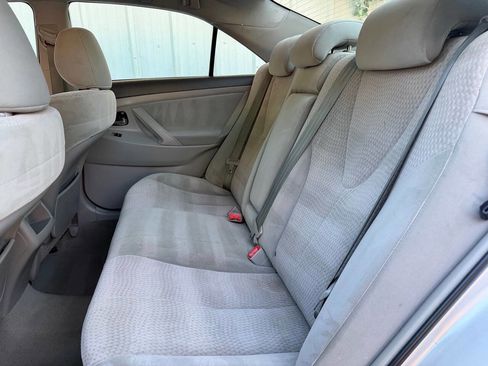 Used 2011 Toyota Camry LE FWD image 17