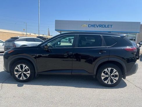 Used 2022 Nissan Rogue SV FWD image 4