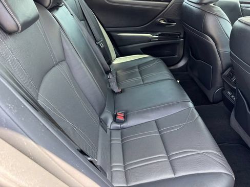 Used 2019 Lexus ES 350 w/ Accessory Package FWD image 8