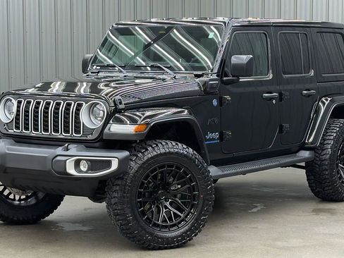 Used 2025 Jeep Wrangler Unlimited Sahara image 1