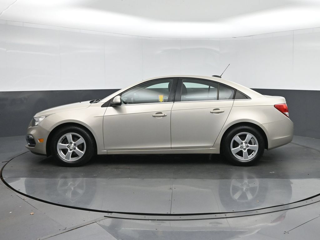 Used 2016 Chevrolet Cruze LT w/ Enhanced Safety Package FWD image 4