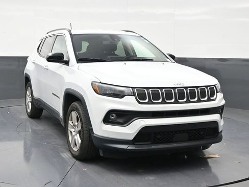 Used 2022 Jeep Compass Latitude FWD image 7