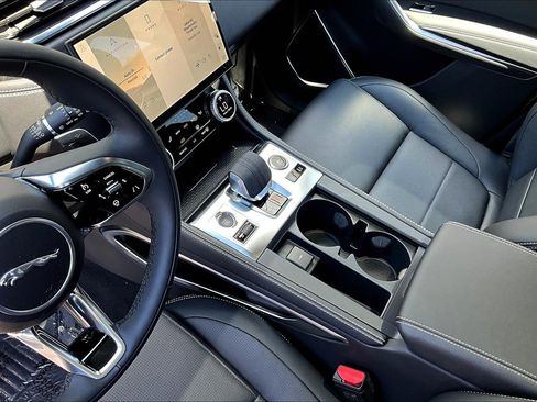 New 2026 Jaguar F-PACE R-Dynamic S image 8