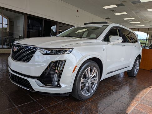 Certified 2023 Cadillac XT6 Premium Luxury w/ Technology Package AWD/4WD image 2
