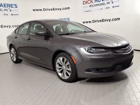 Used 2016 Chrysler 200 S w/ Navigation & Sound Group I FWD image 3