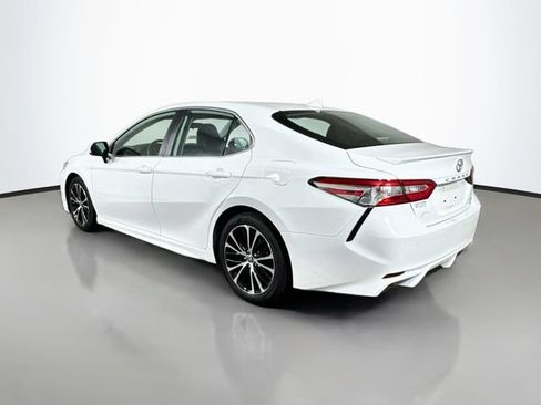 Used 2020 Toyota Camry SE w/ Moonroof Package AWD/4WD image 4