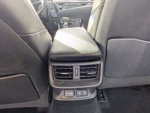 Used 2020 Lexus ES 300h w/ Premium Package image 12