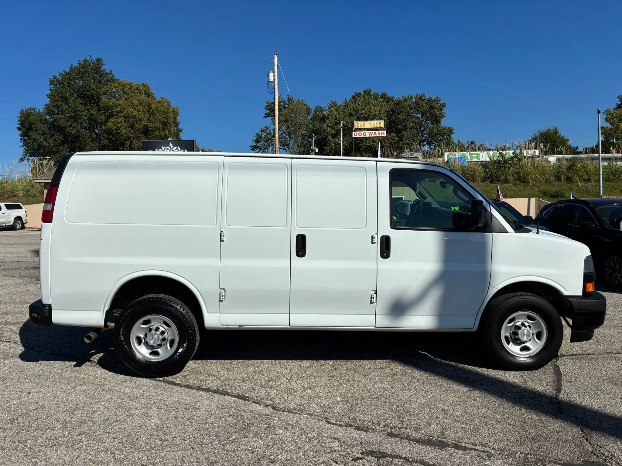 Used 2019 Chevrolet Express 2500 RWD image 8