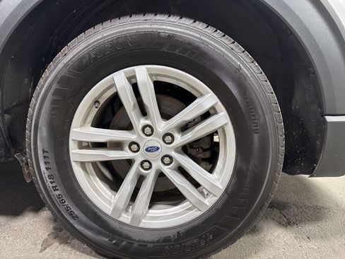 Used 2024 Ford Explorer XLT RWD image 37