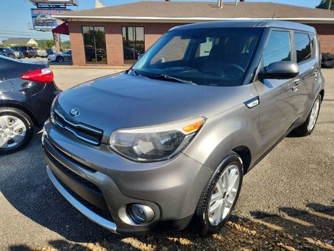 Used 2018 Kia Soul + FWD image 5