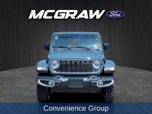 Used 2025 Jeep Gladiator Sport AWD/4WD image 3