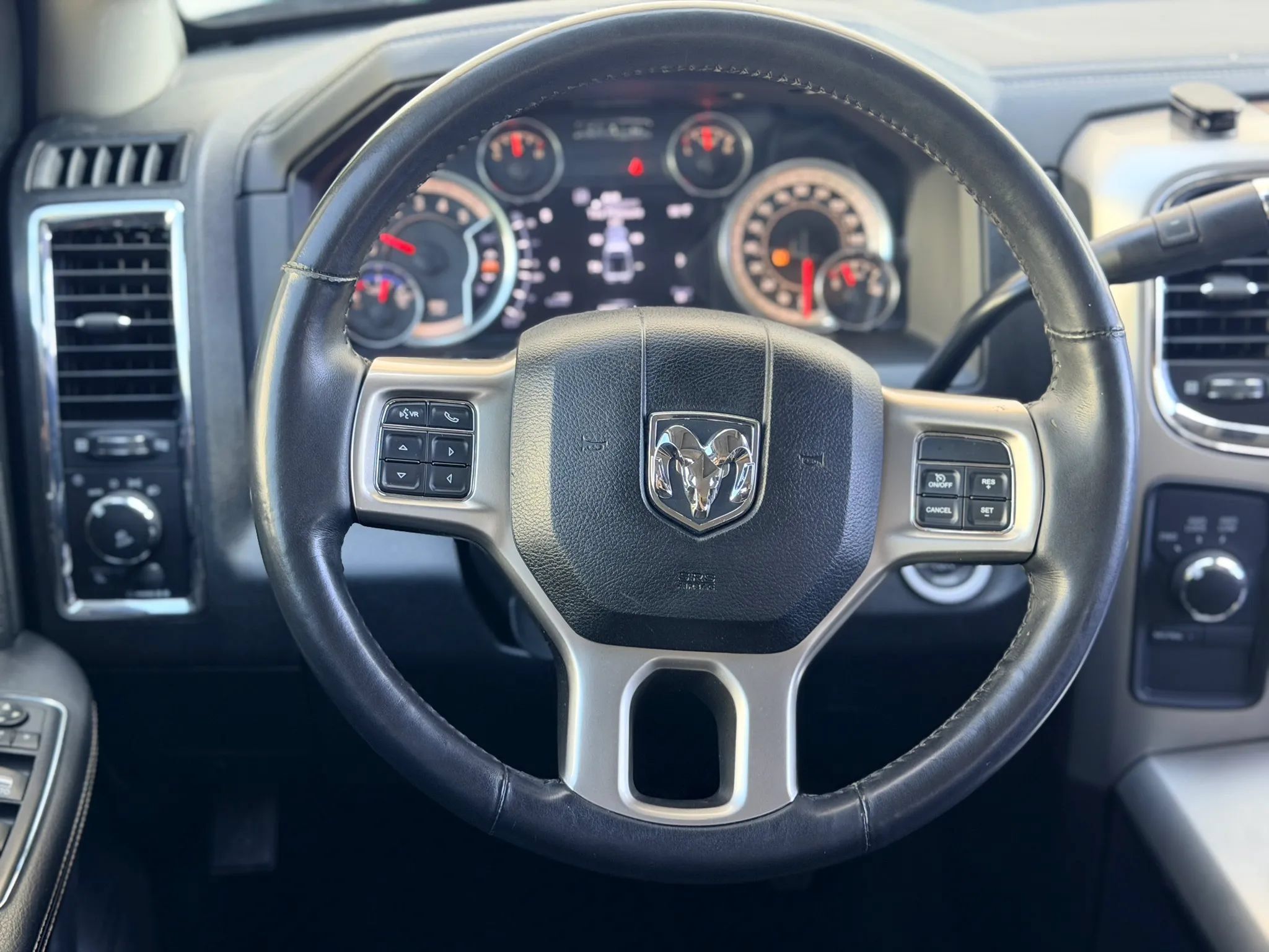 Used 2016 RAM 2500 Laramie w/ Convenience Group AWD/4WD image 18