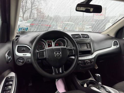 Used 2019 Dodge Journey SE image 22