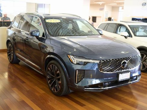 New 2025 Volvo XC90 B6 Ultra w/ Lounge Package image 3