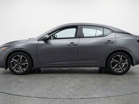 Used 2025 Nissan Sentra SV image 5
