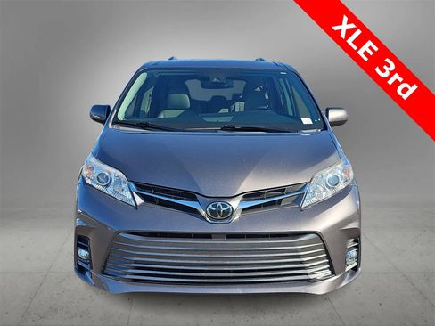 Used 2020 Toyota Sienna XLE image 3