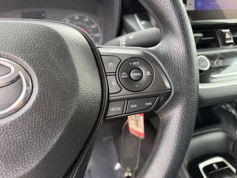 Used 2025 Toyota Corolla LE FWD image 18