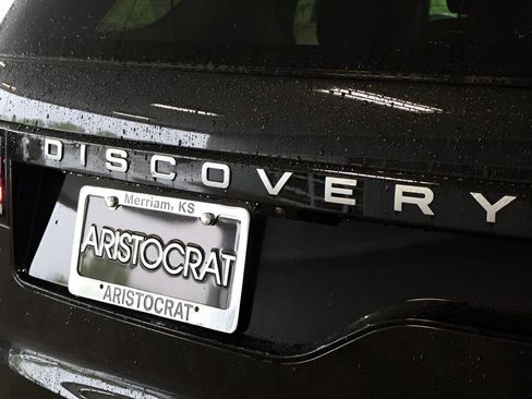 Used 2025 Land Rover Discovery Metropolitan Edition AWD/4WD image 17