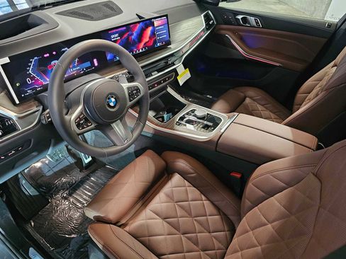 New 2026 BMW X5 xDrive40i w/ M Sport Package AWD/4WD image 2