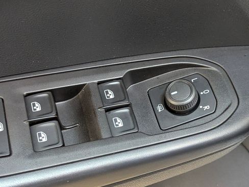 Used 2024 Volkswagen Taos SE image 13