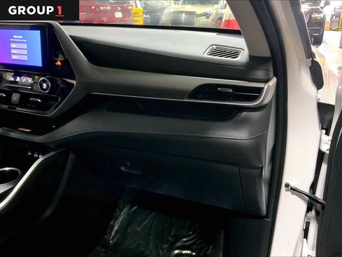 Used 2024 Toyota Highlander XLE image 19