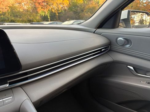 Used 2025 Hyundai Elantra SEL image 33