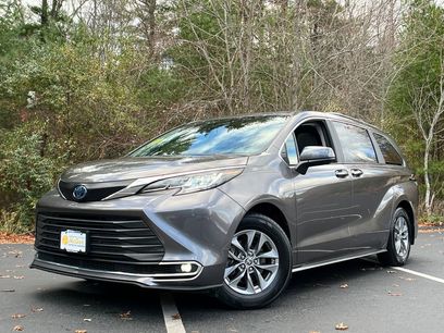 Used 2022 Toyota Sienna XLE