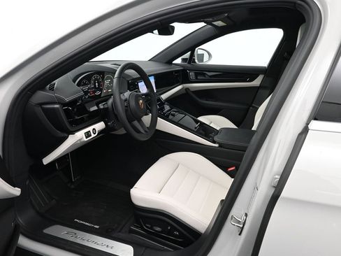 Used 2026 Porsche Panamera image 4