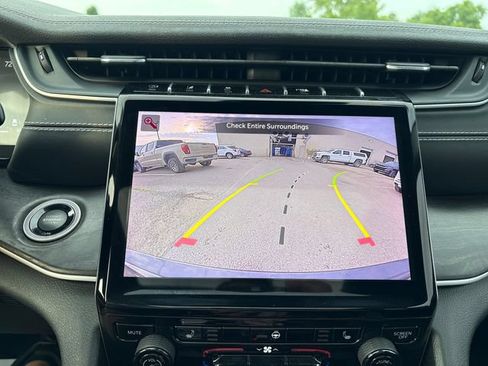 Used 2022 Jeep Grand Cherokee Limited AWD/4WD image 17