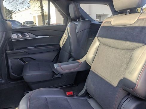 Used 2025 Ford Explorer ST image 28