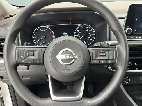 Used 2023 Nissan Rogue SV AWD/4WD image 16