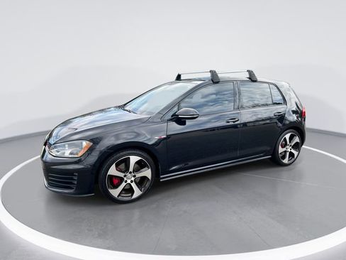 Used 2017 Volkswagen Golf S image 1