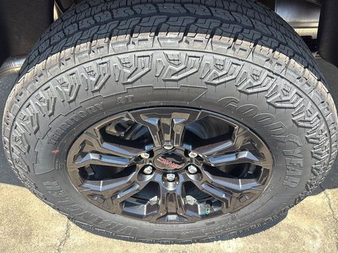 New 2025 GMC Canyon Elevation w/ Convenience Package image 12