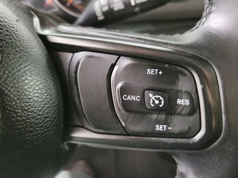 Used 2018 Jeep Wrangler Unlimited Sport S AWD/4WD image 24