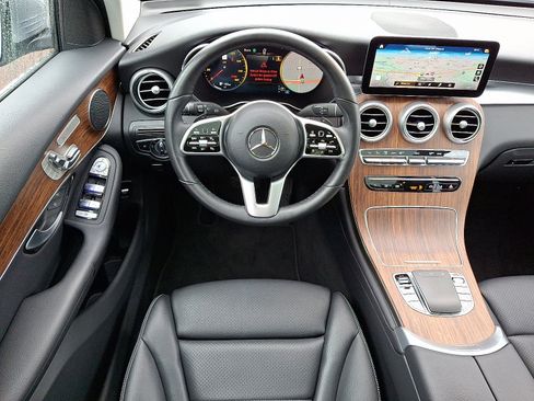 Used 2022 Mercedes-Benz GLC 300 4MATIC w/ Multimedia Package Lite image 11