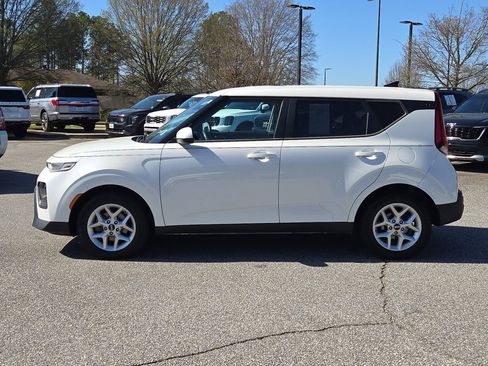 Certified 2020 Kia Soul S image 14
