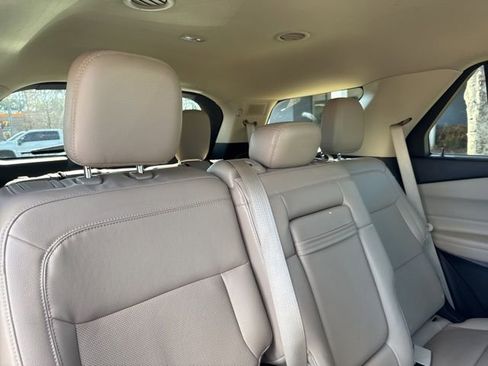 Used 2023 Ford Explorer Limited image 15