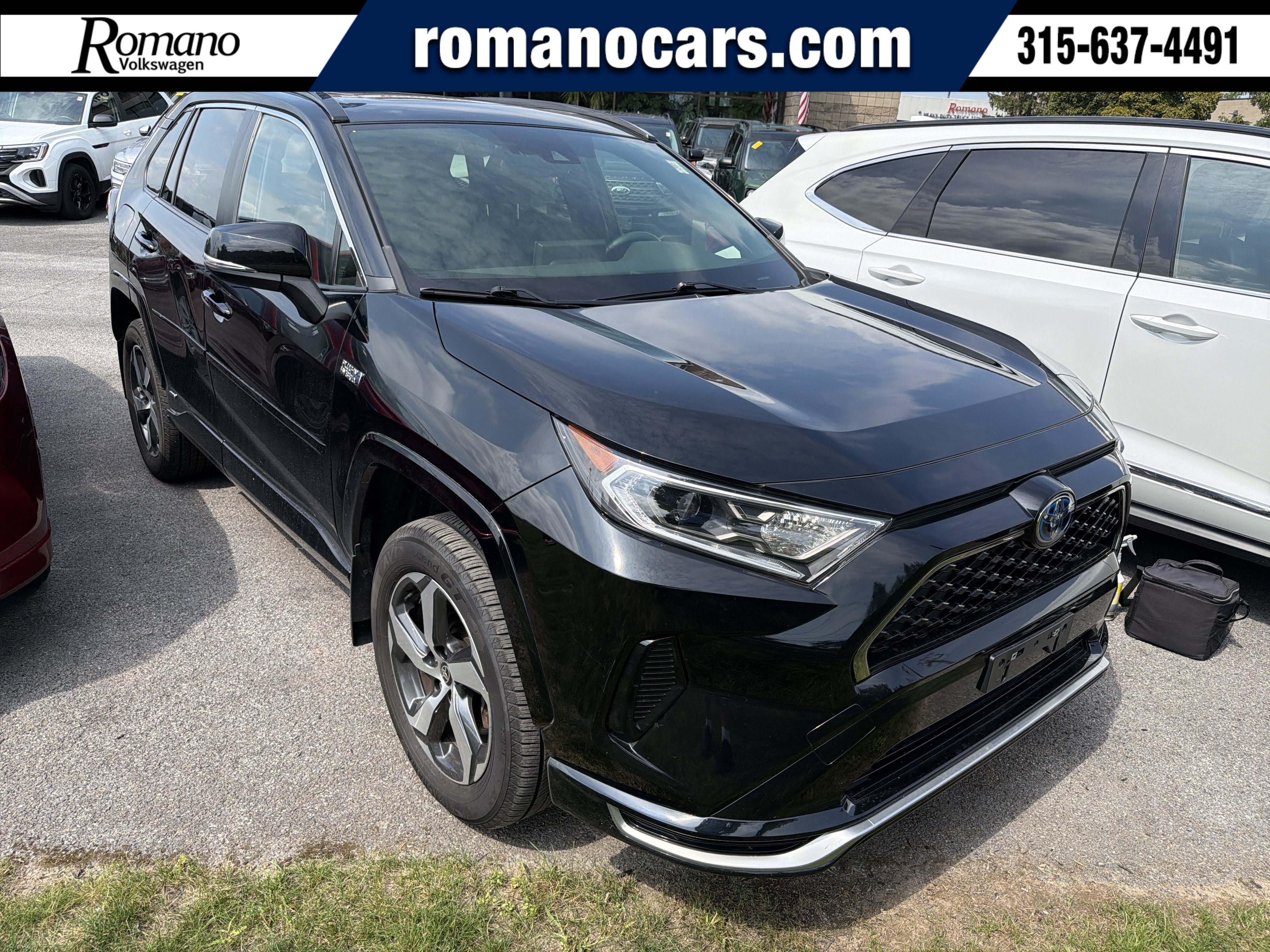 Used 2021 Toyota RAV4 SE w/ Weather & Moonroof Package AWD/4WD image 1
