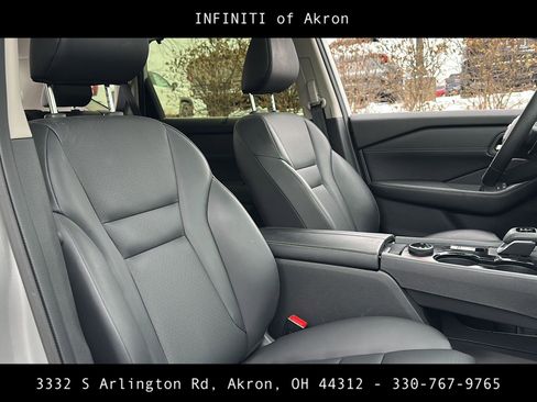 Used 2025 Nissan Rogue SV w/ SV Premium Package image 27