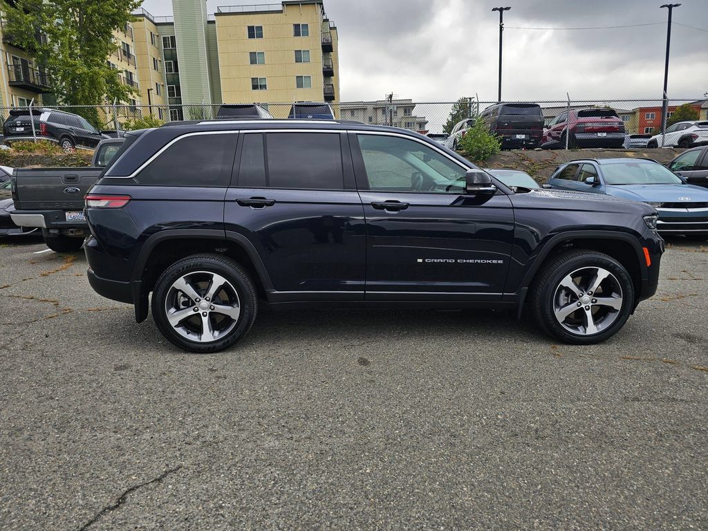 Used 2023 Jeep Grand Cherokee 4WD 4xe w/ Luxury Tech Group II image 9