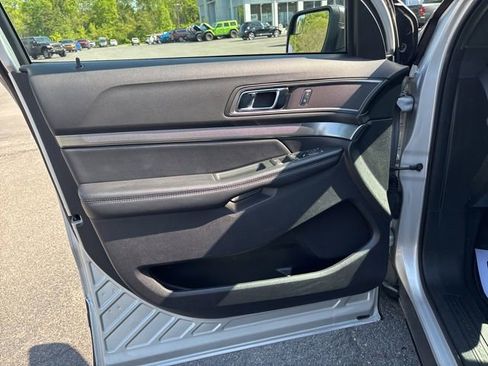 Used 2019 Ford Explorer XLT w/ Class III Trailer Tow Package AWD/4WD image 7