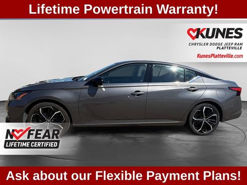 Used 2025 Nissan Altima 2.5 SR FWD image 5
