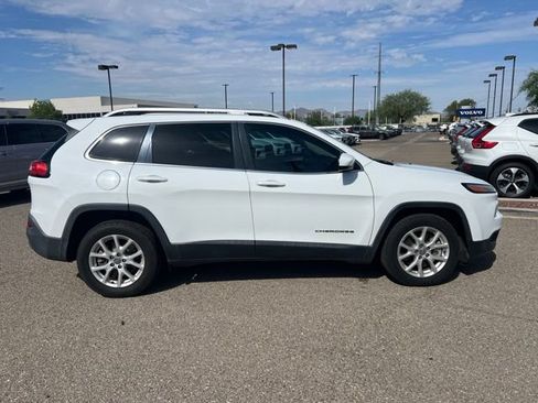 Used 2015 Jeep Cherokee Latitude FWD image 2