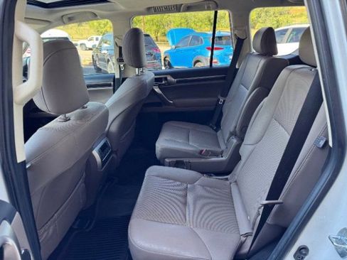 Used 2021 Lexus GX 460 Premium w/ Accessory Package AWD/4WD image 12